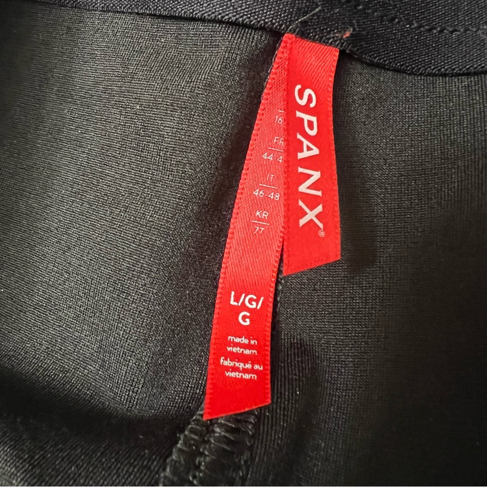 Spanx Leather-Like Midi Skirt in Noir - Picture 5 of 9